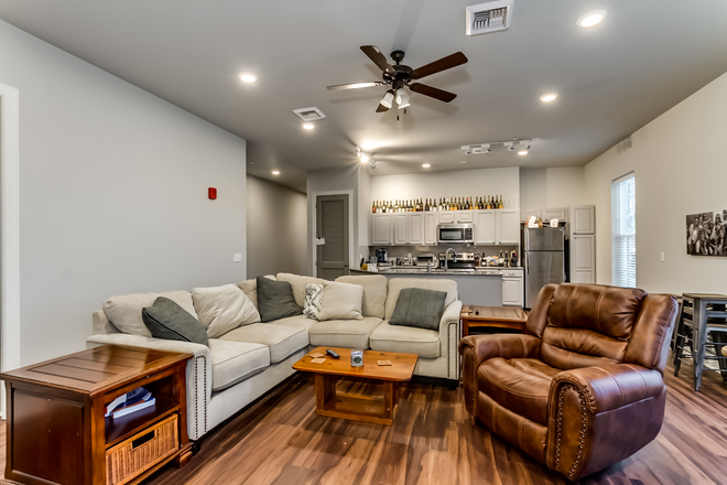 3C (3BR/2.5BA) - The Crescent Apartments