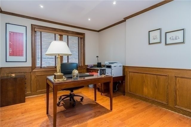 Office - Spacious rooms available in a well-maintained home near UTM Campus.