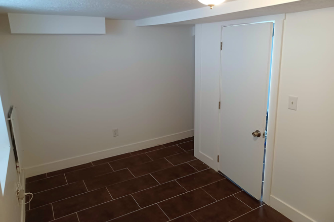 Bedroom - Great budget guy room in nice avenues location near UofU/downtown - affordable Apartments