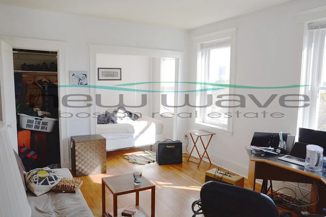 main bedroom - Studio Apartment Sublease Takeover