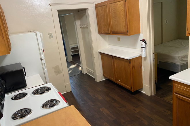 Kitchen - Fantastic SIX Bedroom, Central Campus, parking, fun front porch, new floors, House