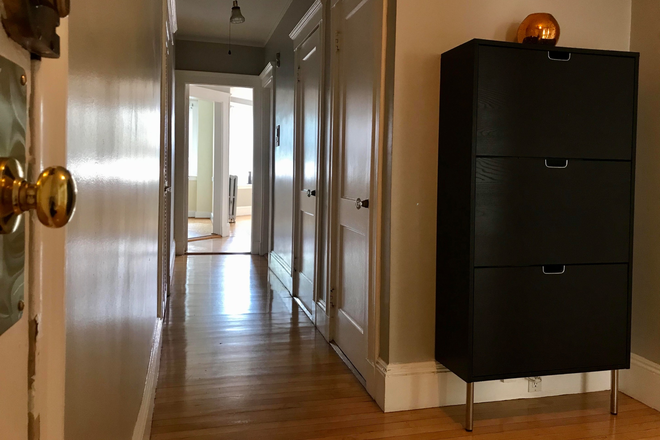Foyer - Huge 2 bedroom by Harvard Law School and Lesley University Condo