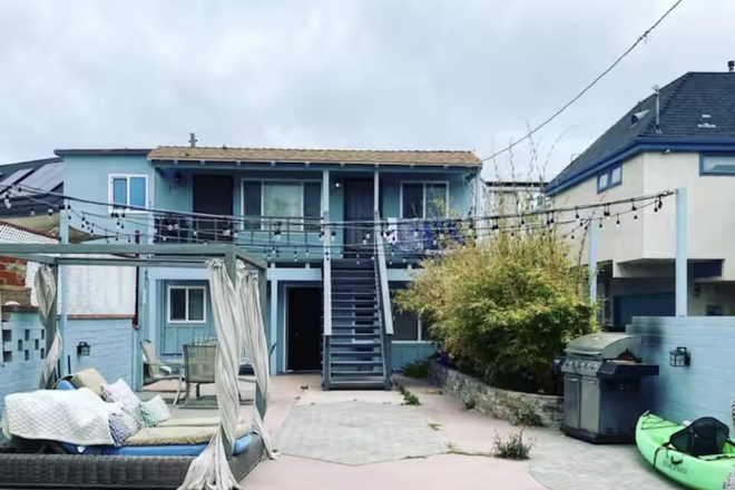 Common area outside unit - 3 Bed/2 Bath House Steps to Bay and Beach!!