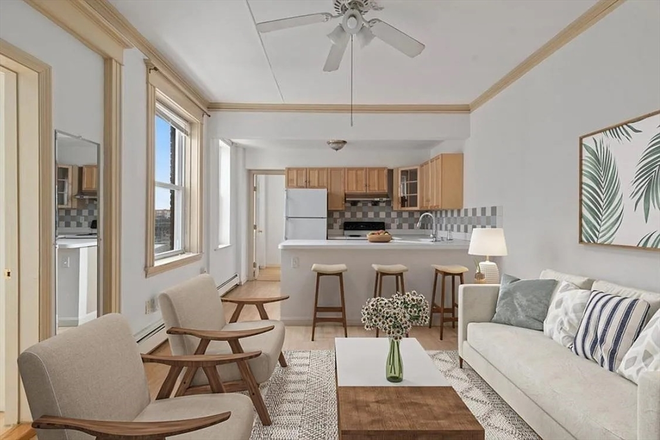 LIVING - BEAUTIFUL 3 BED WITH IN UNIT LAUNDRY!