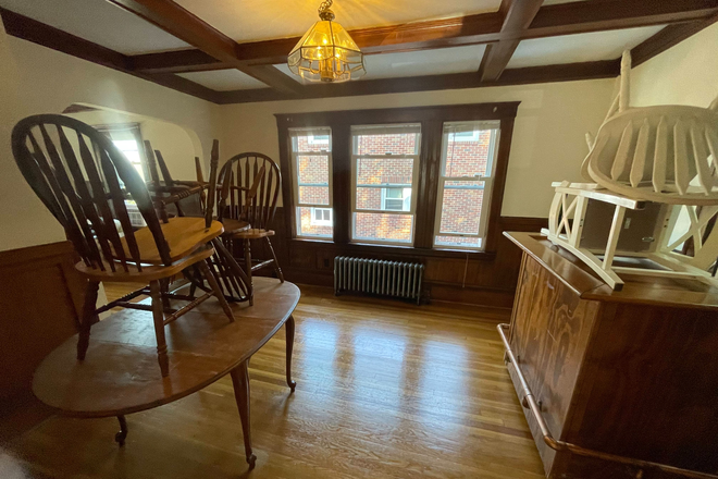 living room - 70 Kirkwood Road *Looking for Summer 2026 Semester Sublet* House