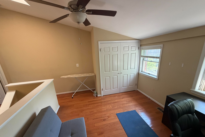 3rd floor office area - includes futon, chair, desks - Furnished rowhome within 10 minutes of JHU Medical Campus, rent includes utilities