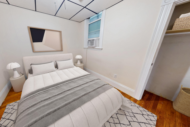 Bedroom - Spacious 4-bed, 1-bath in Mission Hill Apartments