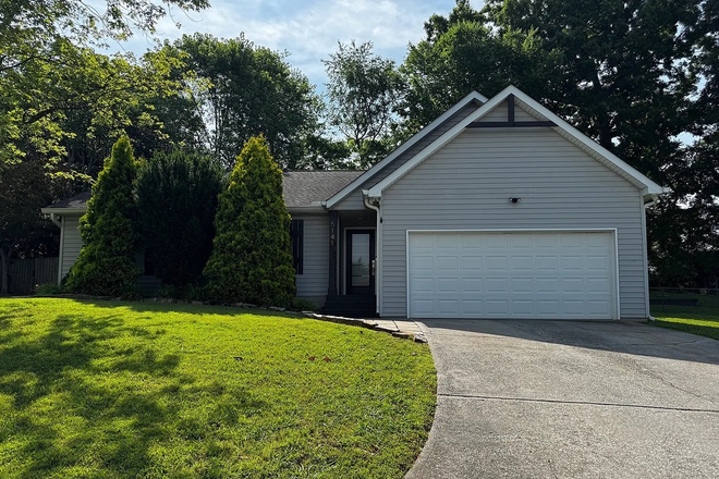 front of house - House 10 minutes from UT campus