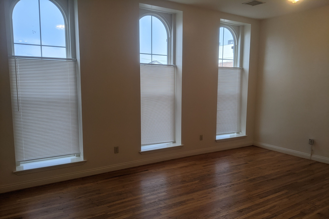 Living Room & Bedroom - 28A East High Street Apartments