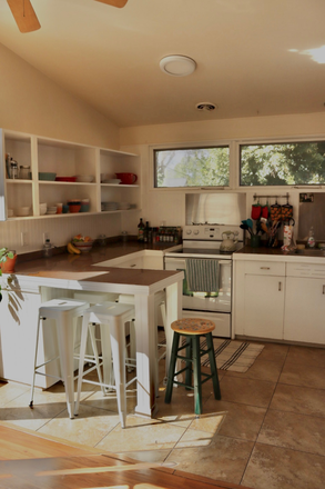 Kitchen - Cute Duplex on The Hill 5-minute Walk to Campus and Close to Chautauqua