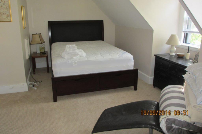 Bedroom - 3rd Floor on Professors Row - Fully Furnished - 1 bedroom - 2 blocks to Harvard House