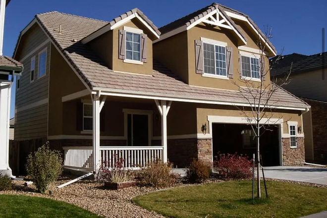 Front yard - 5 Bed 3.5 bath in Erie