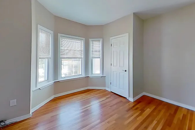 Bedroom - Affordable Private Rooms close to NEU