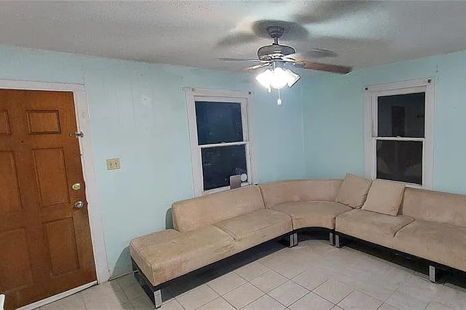 Living Room - Great location on 3 bus routes
