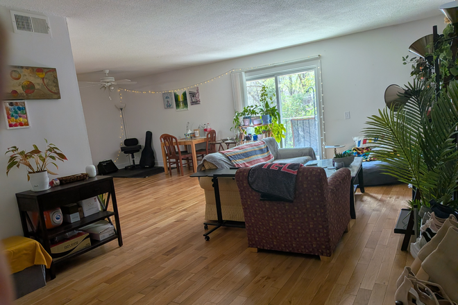 Living room - Kensington Park Apartments (Trinity Properties)