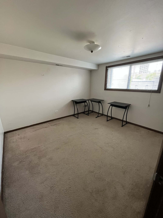 Bedroom - 2 BED: Walking distance from UIC East Campus Apartments