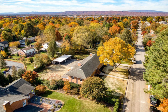 Photo - 2 Bedroom/1 Bath and 3 Bedroom/2 Bath Quadplex - 2BR/2.0BA Apartments
