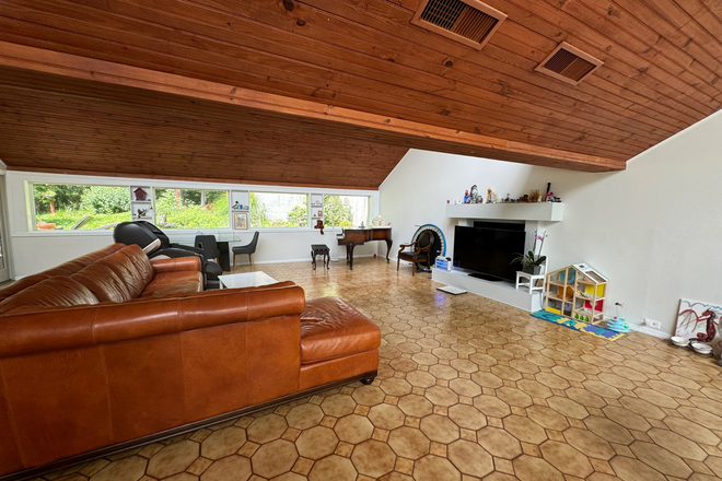 Living room - Summer:Furnished 3BR home-State Rd-Princeton