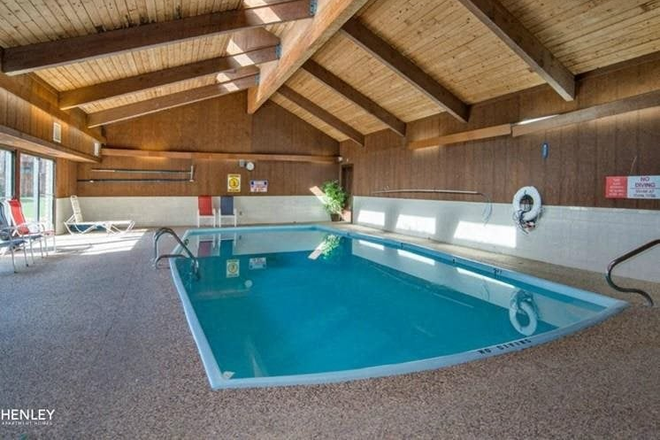 Indoor pool - Looking for roommate in 2 bedroom townhouse