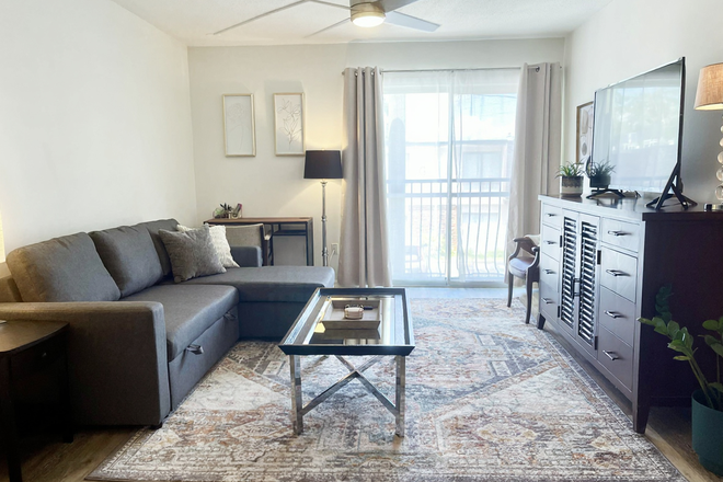 Living Room with Pullout Sofa Bed, Blackout Curtains, TV, Wi-Fi, Dedicated Work Area, Ceiling Fan - UF Med Stays - Steps from Shands. Ready for Rotations.