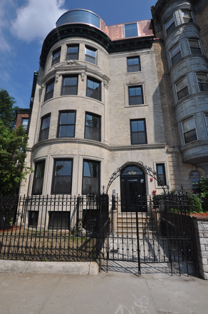 . - RENOVATED 3 Bedroom, 1 Bathroom Apartment