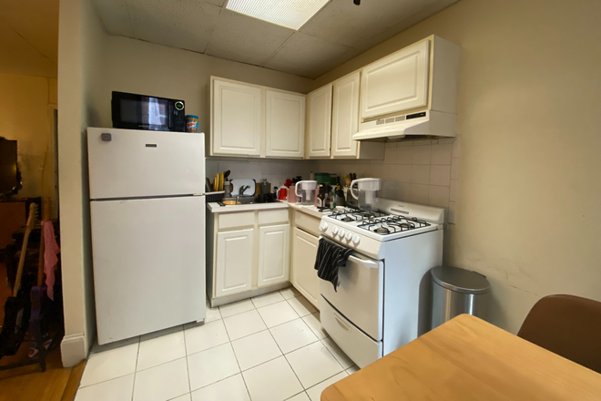 Kitchen - Newly Renovated Spacious 2bed Apartment on Marlborough