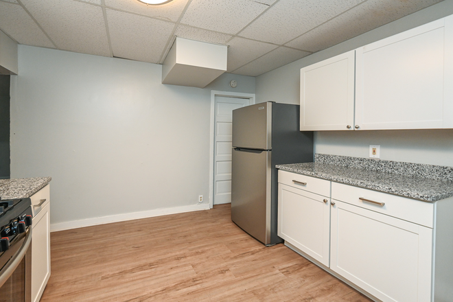 Studio - Kitchen - 872 Clifton Crest Terrace Apartments