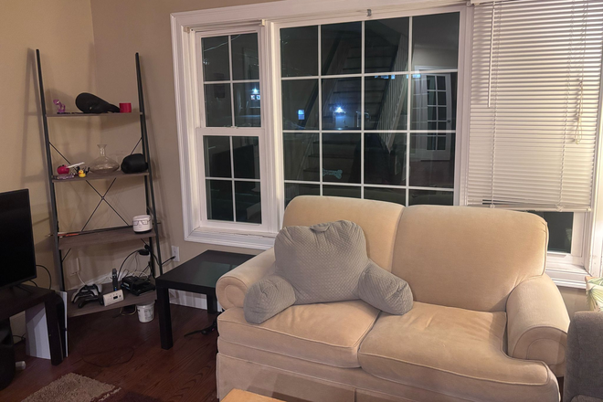 Living Room - Looking for a roommate Townhome