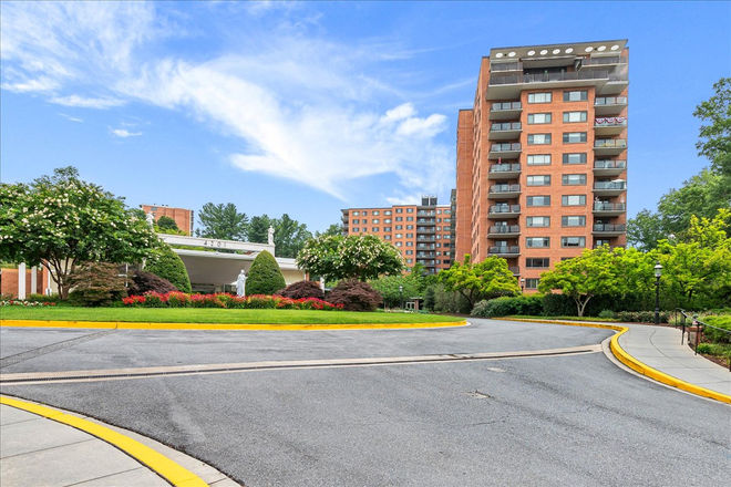 The Towers Condominium - Spacious 888 sqft. , renovated one bedroom with Private Balcony