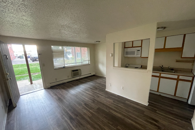 3 - AVAILABLE 2/5: 295 Marble St #102 Apartments
