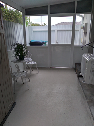 Entryway screen porch - Pleasant view quiet neighborhood