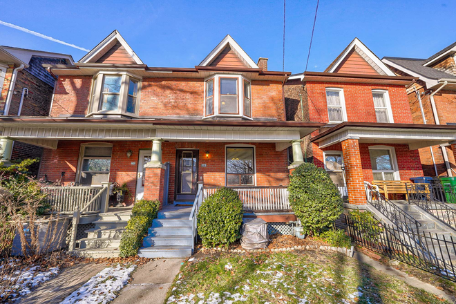 Front of House - 2 Bedrooms in Annex House with Laundry, Female Only