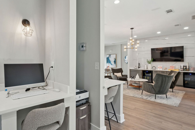 Business Lounge - Charming 1BHK with Patio & Lively Outdoor View