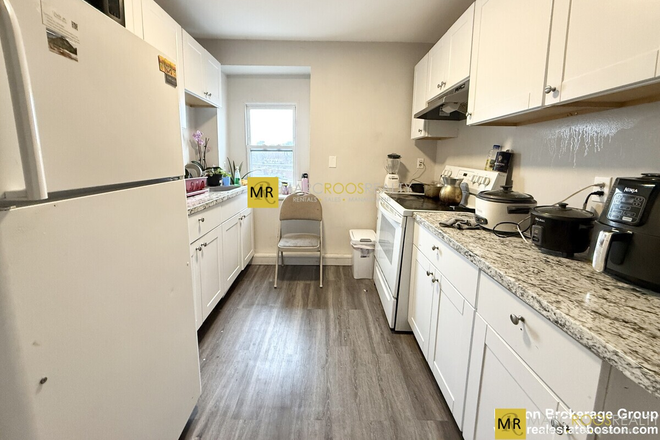 Call NOW for showings! 617-236-8550 - BENNINGTON ST - CONVENIENT LOCATION FOR THIS LRG MODERN 4BR/2BA AVAIL *9/1/2025* W/ LNDRY IN BLDNG! Apartments