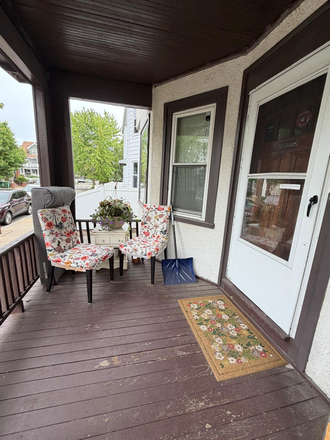 Front Porch - 4 Bed/2 Bath apartment, 2 male/2 female apartment, beautifully furnished, ISO one female roommate