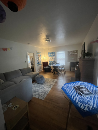 Living Room - House of Girls, Close to UMC