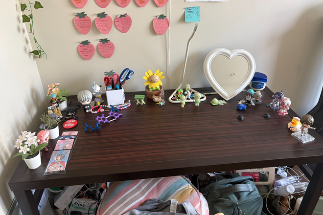 Desk - The Varsity Apartment Complex (~June 1st-July 31st)
