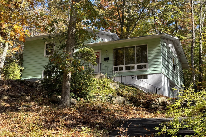 outside - 4 Eastwood RD House