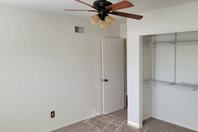 Bedroom 1 - Private Bedrooms within 10 minute walk of UCR House