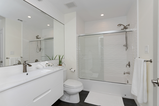 Second Bathroom - 2BR Condo-Brickhouse Rd-Princeton