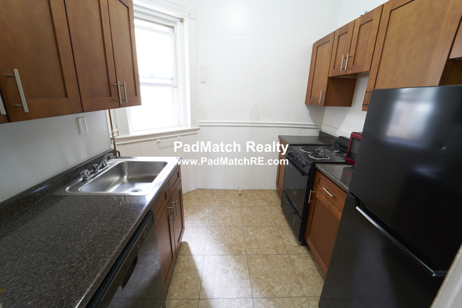 ! - 2 bedrooms on Comm Ave, dishwasher, laundry in building, HT/HW incl, half broker fee! Ref# 150035155 Apartments