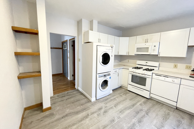 kitchen - Sunny and Bright 4 Bedroom apartment in the North End!