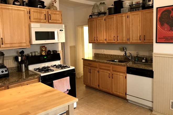 Kitchen - Davis Sq Bright 2 Bedroom Apartments