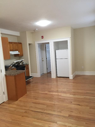 KITCHEN - HUNTINGTON AVE 4 BED 2 BATHS MISSION HILL 09/01 Apartments