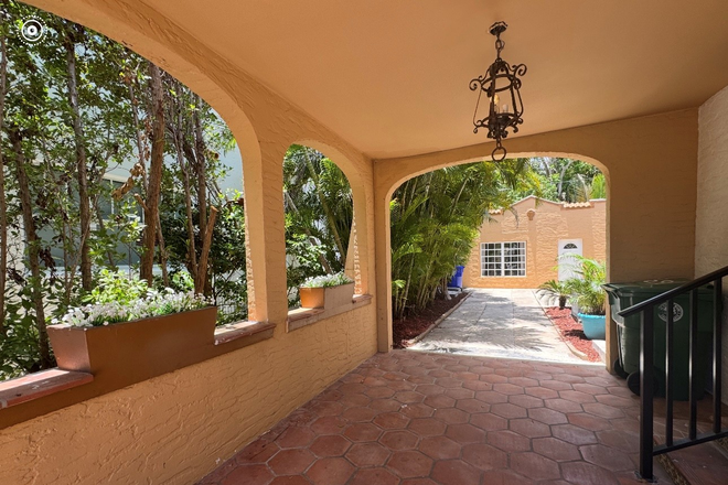 Side - Charming 3/2 Between Grove, Gables & Brickell House