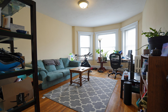 1 - JAN 2026-Sweet Brighton 1 bed. H/HW inc! No Fee!!