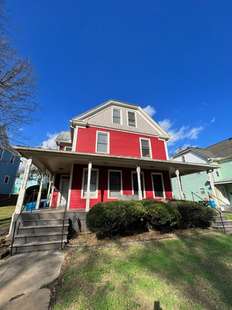 Exterior of 911 Campbell Ave - 911 Campbell Ave (3 BR/1 Bath apt. for rent)