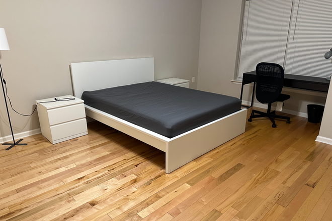 Master Bedroom - A large 3 level townhouse close to campus