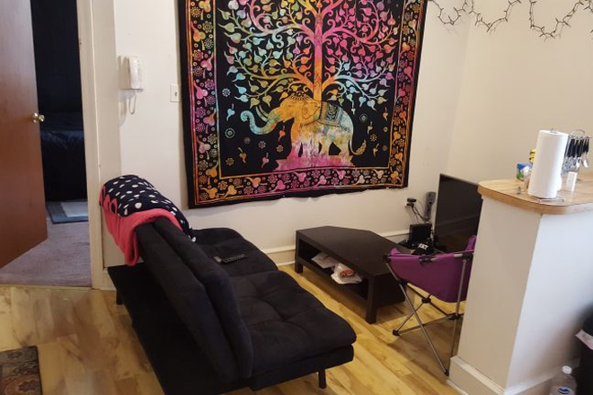 Living - 2 Bedroom Apartment Available April 1