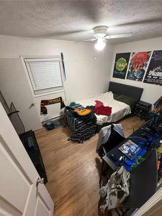 First floor bedroom - Vineyards Apartments